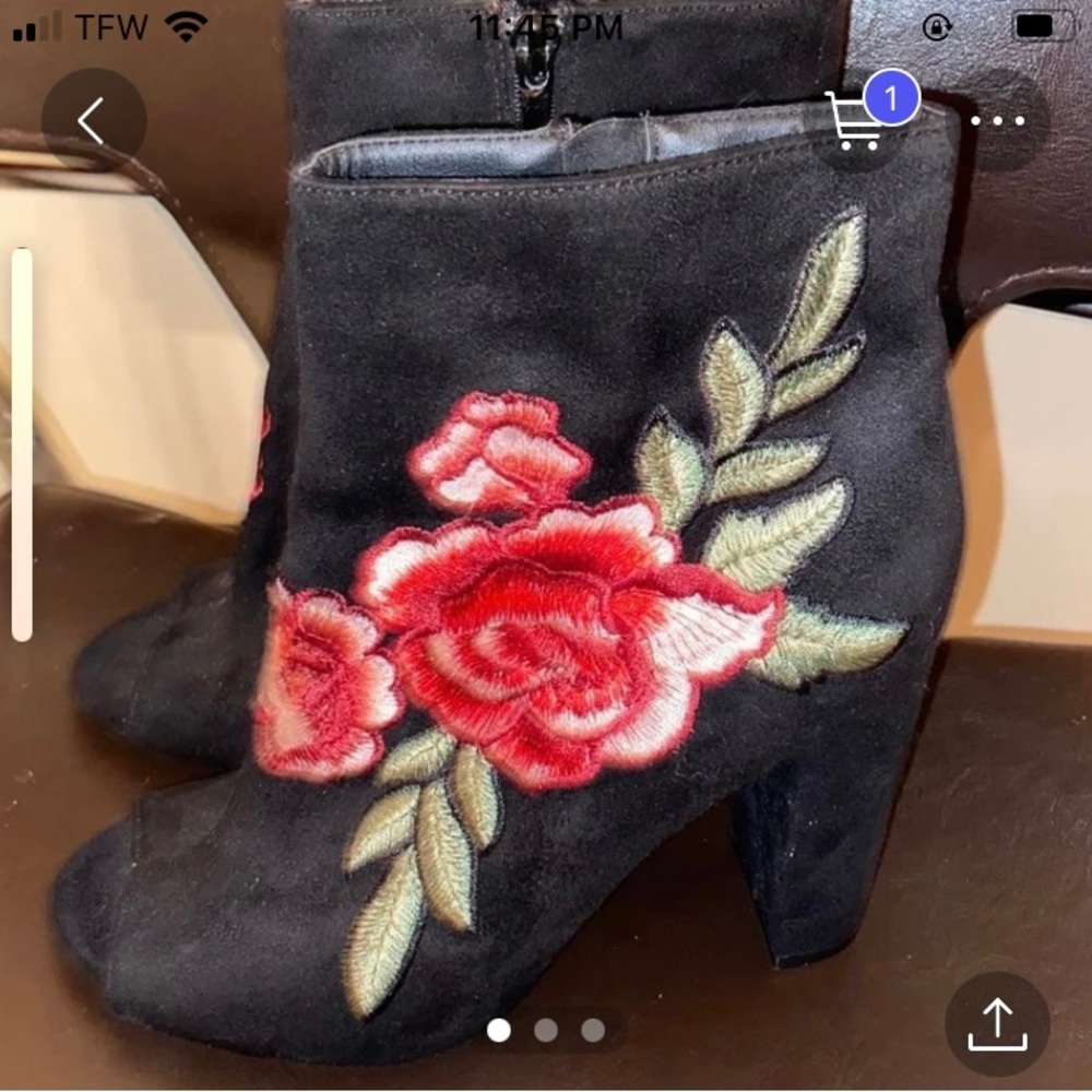 Black rose embroidered suede material boots